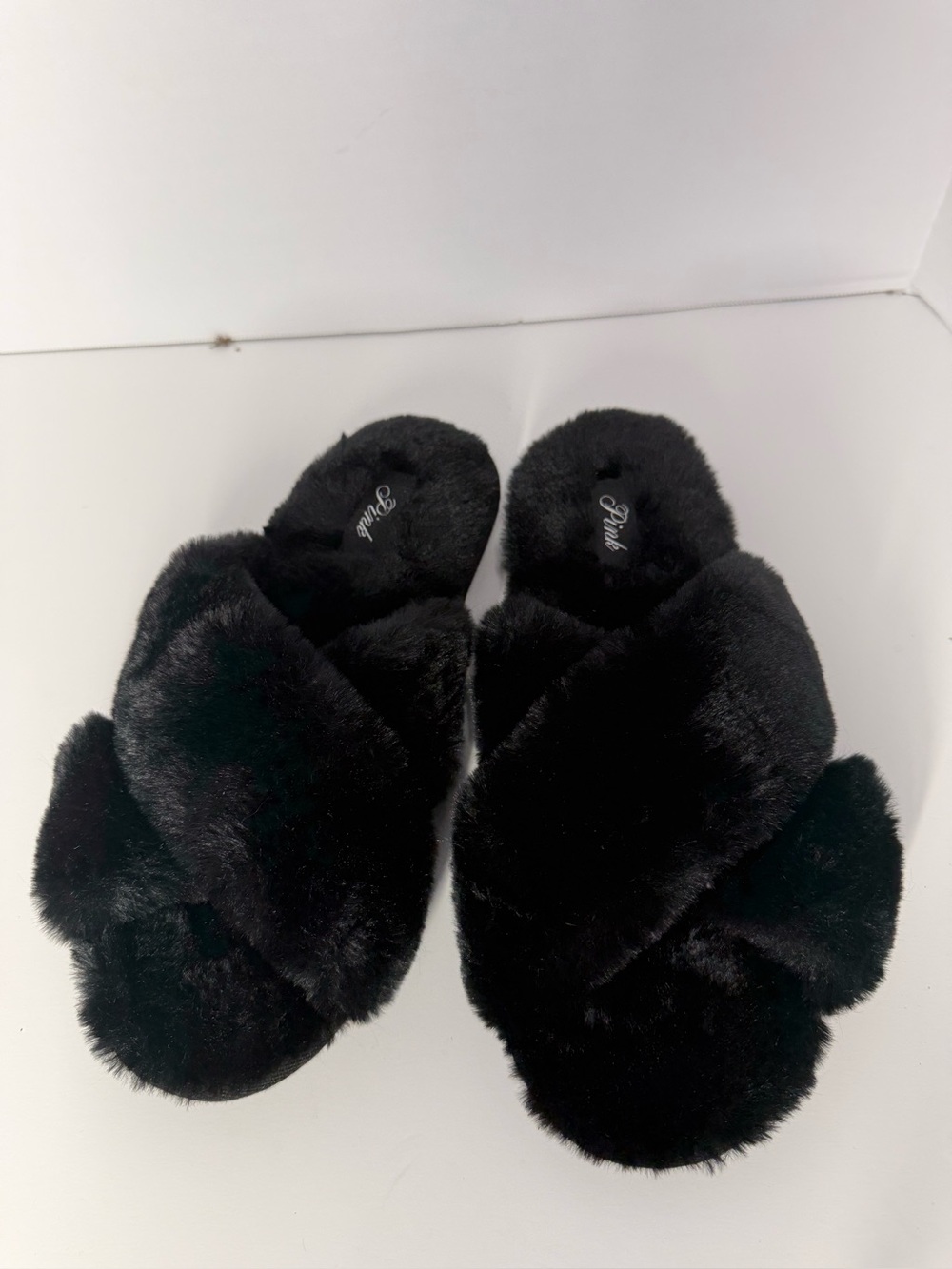 NWOT Victoria's Secret PINK black faux fur crossband slippers with an open-